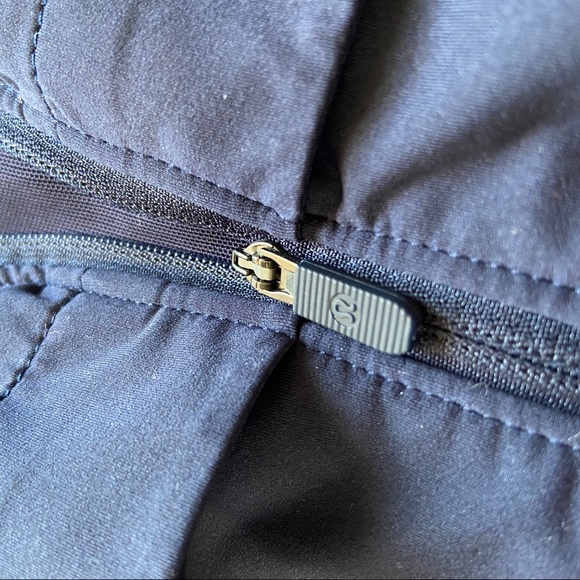 Lululemon Kicking Asphalt Vest Navy Blue - Picture 5 of 8